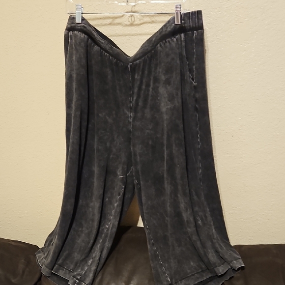 Torrid Charcoal Washed Capris - Picture 2 of 7
